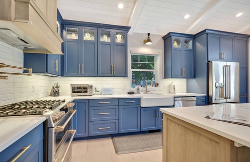 Boyne City House | | Walking Distance to Downtown | Hot Tub | Sleep 8 | Firepit | Backyard Space