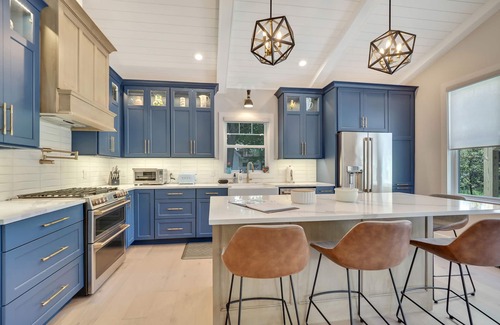 Boyne City House | | Walking Distance to Downtown | Hot Tub | Sleep 8 | Firepit | Backyard Space