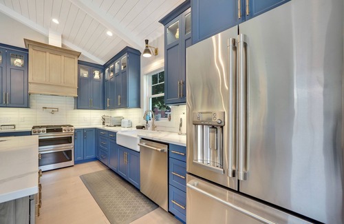 Boyne City House | | Walking Distance to Downtown | Hot Tub | Sleep 8 | Firepit | Backyard Space