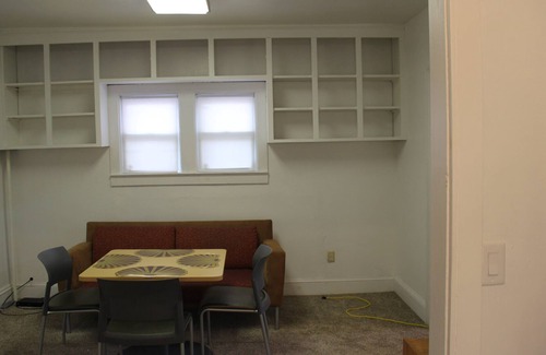 Monticello Apartment | Walking distance to food, library, post office, banks, and more.