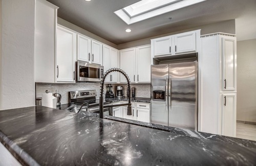 North Scottsdale House | Walking distance to Scottsdale sports complex, Barrett Jackson, and Phoenix Open