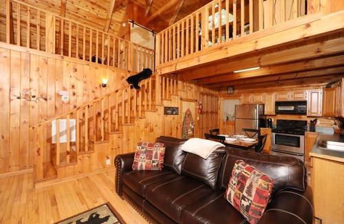 Gatlinburg - Pigeon Forge Cabin | Walking Distance to Fishing Ponds, Putt Putt, Swimming Pool & More Amenities!