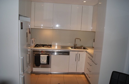Cremorne Apartment | Walking distance to vibrant Swan Street and city sporting precinct