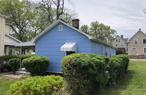 Downtown Niagara Falls House | Walking Distance to the Falls, Casino, and Canada