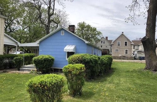 Downtown Niagara Falls House | Walking Distance to the Falls, Casino, and Canada