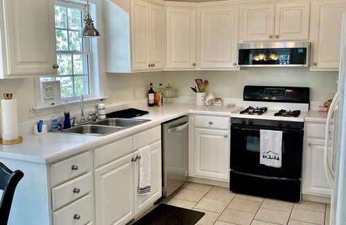 West Jefferson House | Walking distance to downtown/beautiful mountain views.