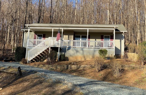 West Jefferson House | Walking distance to downtown/beautiful mountain views.