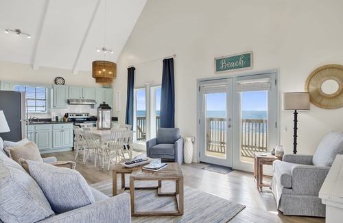 Southpointe House | Wall Street - Beachfront, Shared Pool, Pet Friendly