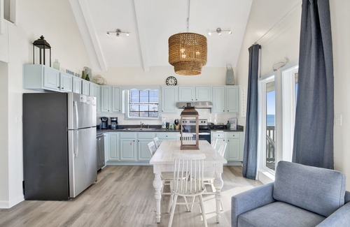 Southpointe House | Wall Street - Beachfront, Shared Pool, Pet Friendly