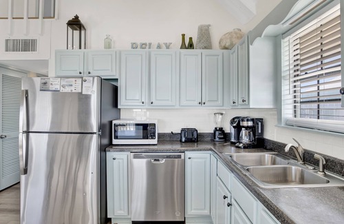 Southpointe House | Wall Street - Beachfront, Shared Pool, Pet Friendly
