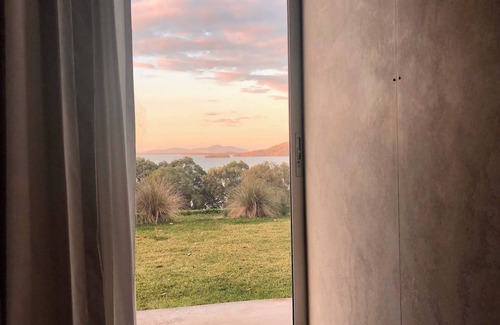 Whoota House | Wallis Lake House with a view that never fails!