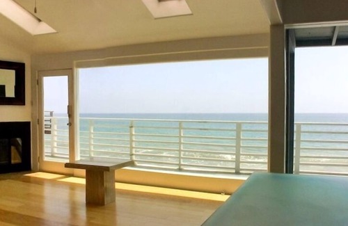 Eastern Malibu House | 'Walls of Glass' Malibu Oceanfront Beach House