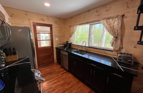 Hawley Cabin | Wally`s Cabin|New|Hot Tub|Kayaks|Firepit|Fireplace