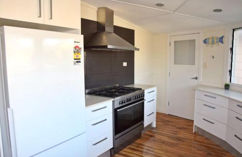 South West Rocks House | Wally's Folly - Bring your own linen.