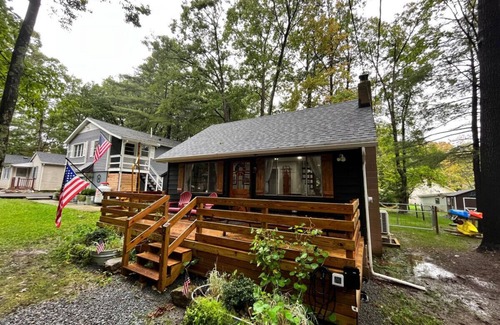 White Mills Apartment | Wally’s Cottage |New|Kayaks|Firepit|Central