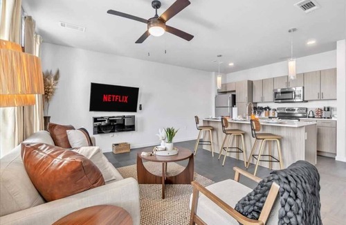 Rogers Apartment | Walmart AMP - Pool, Gym & Lounge - LCP Collection