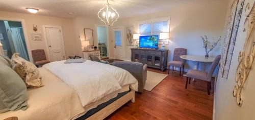 West Jefferson House | Walnut Hill Cottage