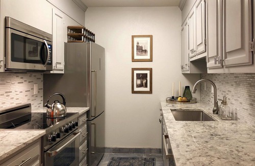 Whittier House | Walnut Mews - Quiet Creekside townhome next to Pearl Street
