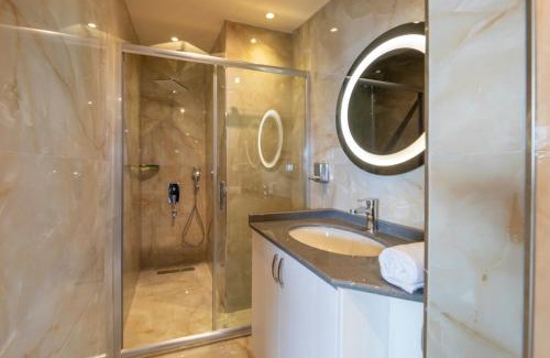Pera Apartment | Walton Gardens Pera