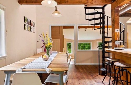 Taconic House | Walt’s Place: Sun-Bathed Modern Cabin in the Woods