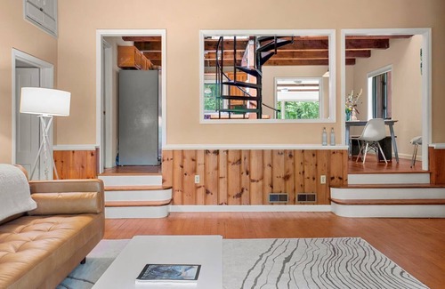 Taconic House | Walt’s Place: Sun-Bathed Modern Cabin in the Woods