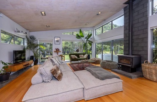 Albert Town House | Wanaka's most stunning views of Mount Iron in a secluded and private setting