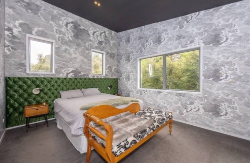 Albert Town House | Wanaka's most stunning views of Mount Iron in a secluded and private setting