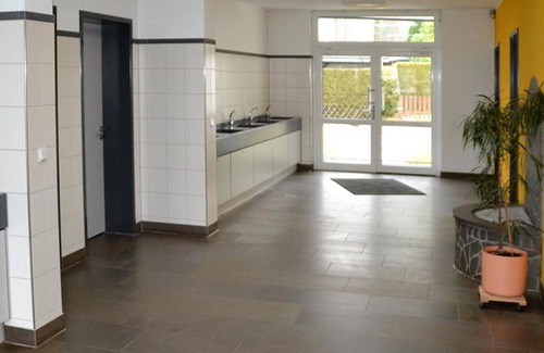 Mittelhof RV Rental | Wanderer Zimmer 4 - Campingplatz im Eichenwald