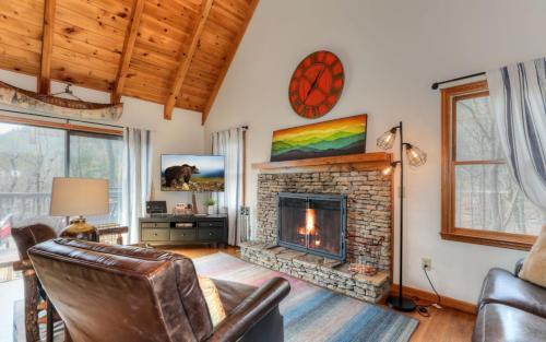 Big Canoe House | Wanderers Den - Peaceful mountain views Wifi and homey comforts