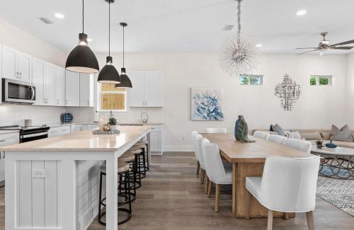 Kiska Beach House | Wanderlust by AvantStay Walk to Beach Pool New Construction
