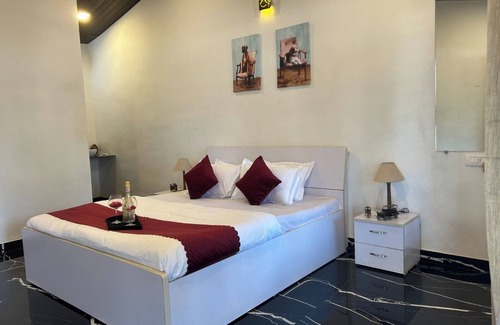 Lonavala Hotel | Wandr Lonavala Man