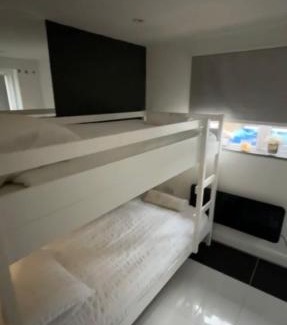 Thornton House | Wandsworth, South London Deluxe King Room 5
