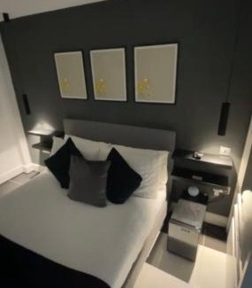 Thornton House | Wandsworth, South London Deluxe King Room 5