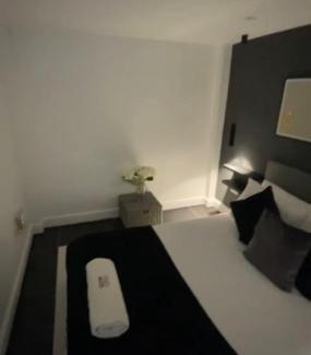 Thornton House | Wandsworth, South London Deluxe King Room 5