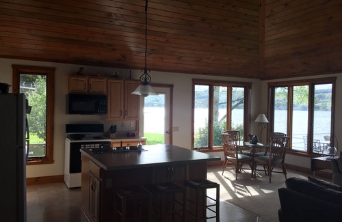 Dundee Cottage | Waneta Lake Rental – Premier Location on the Lake
