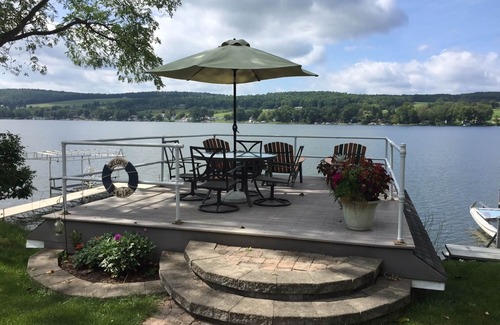 Dundee Cottage | Waneta Lake Rental – Premier Location on the Lake
