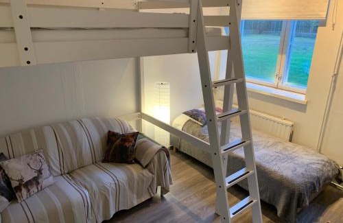 Reittio Apartment | Wanha Koulu Tahko Onnela, 4mh, Palju, Sauna, Tupakeittiö, Wifi, Liikuntasali, RinteetSpaRavintola 6km, Lemmikit OK, Edukas