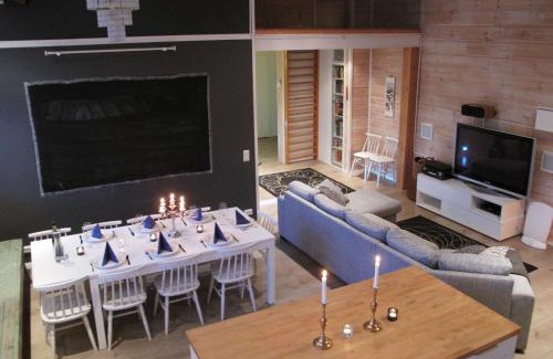 Reittio Apartment | Wanha Koulu Tahko Unelma, 4mh, Palju, Sauna, Tupakeittiö, Wifi, Liikuntasali, RinteetSpaRavintola 6km, Lemmikit OK, Edukas