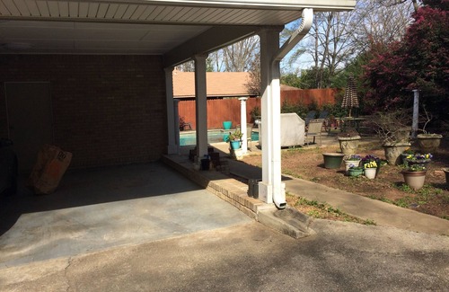 Hapeville Apartment | Want privacy, safety serenity - you just found it! 412 sq ft luxury space w pool