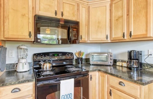 Manson House | Wapato Lake Water Front Home w/ Private Dock