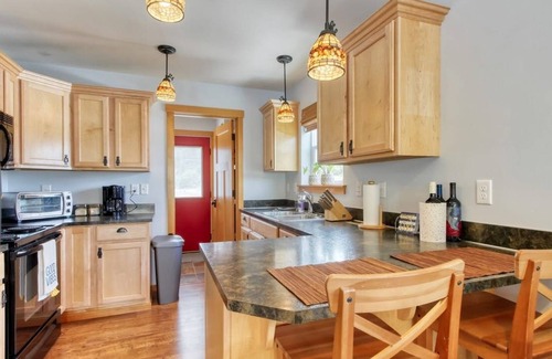 Manson House | Wapato Lake Water Front Home w/ Private Dock