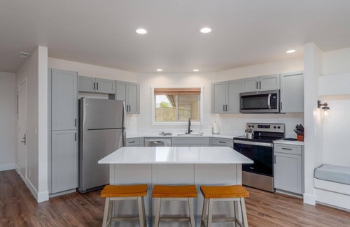 Wapato Point Condo | Wapato Point Condo with Resort Amenities! 2bed/2bath, 2nd floor w/washer, unit 641