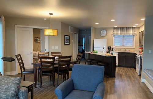 Wapato Point Condo | Wapato Point Lakefront Condo 2 Bd 2 Ba Corner Unit Manson Facing