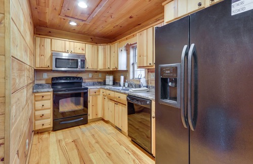 Wardensville Cabin | Wardensville Cabin w/Hot Tub, Creek & Fire Pit!