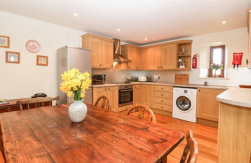 Puncknowle Cottage | WAREHAMS BARN, family friendly, with a garden in Burton Bradstock