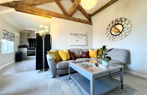 Newland Near Ulverston Apartment | Warehouse Apartment-1 King Bed, Sleeps 2