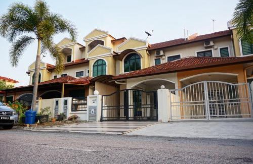 Kota Warisan House | Warisan Indah Homestay KLIA 2 Melayu sahaja