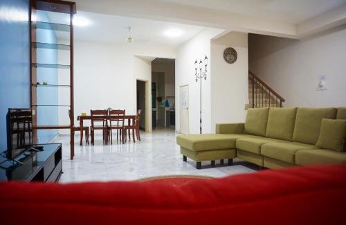 Kota Warisan House | Warisan Indah Homestay KLIA 2 Melayu sahaja