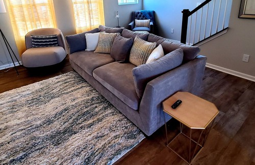 Huntersville House | Warm 3 Bedroom Townhouse