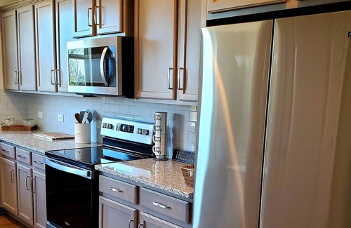 Huntersville House | Warm 3 Bedroom Townhouse
